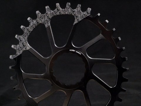 Zębatka owalna Race Face Cinch Boost o30t czarna