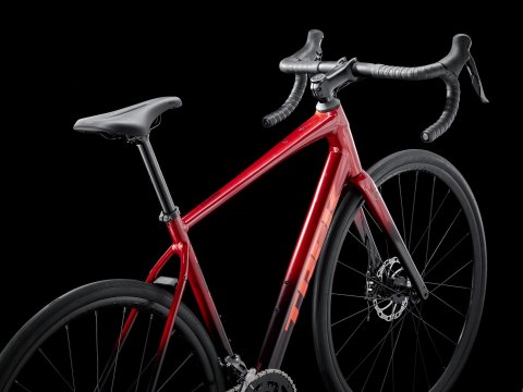Trek Domane Al 2 Generacja 4 Crimson to Dark Carmine Fade 2026 (49)