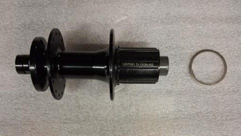Piasta tylna M9201-R 28Hx142/Ø12mm BLK W/1.8mm WASHER WO/LOGO
